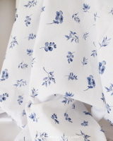 Watercolor leaves delft blue